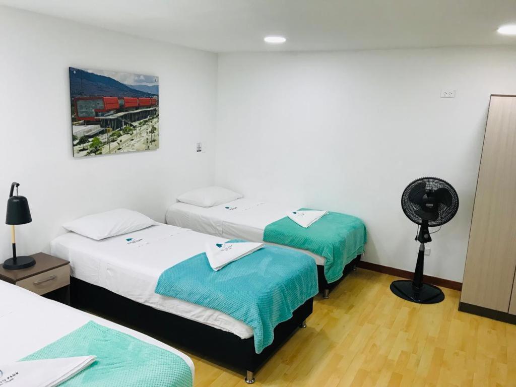 Poblado Park Guest House Medellin Ngoại thất bức ảnh