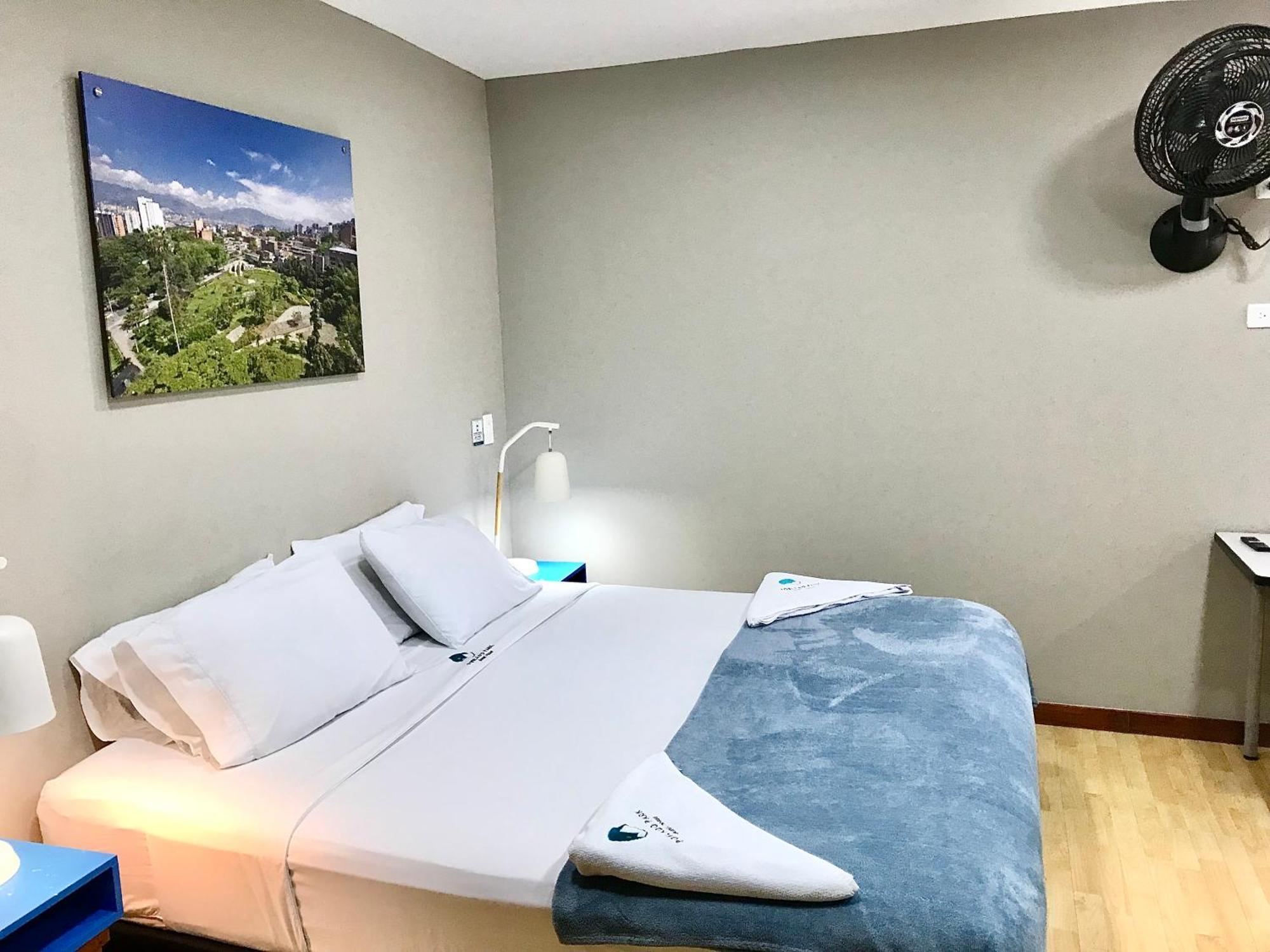 Poblado Park Guest House Medellin Ngoại thất bức ảnh