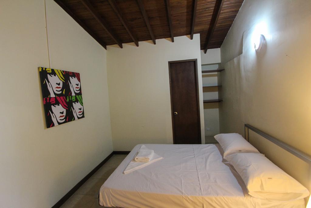 Poblado Park Guest House Medellin Ngoại thất bức ảnh